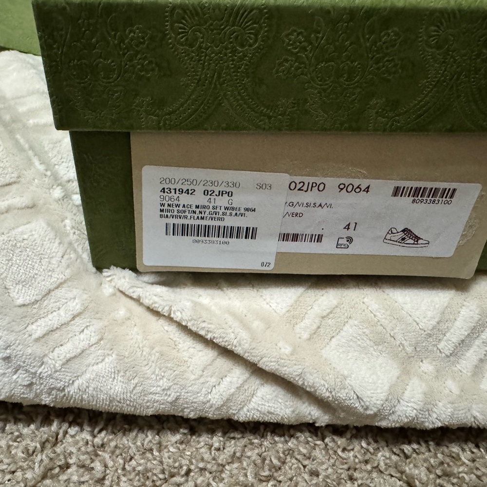 Gucci BEE Athletic Shoes - Picture 6 of 14